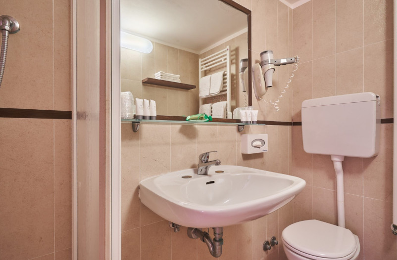 media.297 _ER73902_HDR